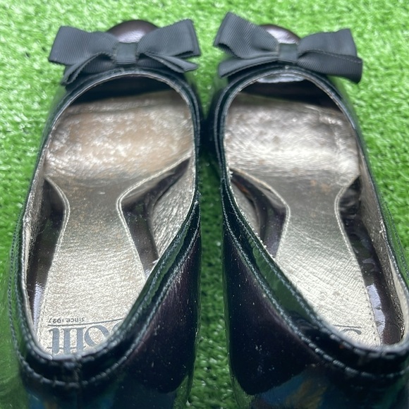 Sofft Women's Sz 9.5M Purple Patent Leather Peep Toe Heels Black Bows, Preowned - Picture 14 of 14
